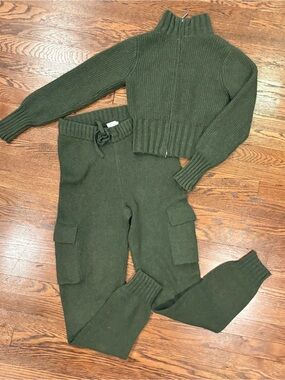 Women’s Sweater Olive Knit Cargo Jogger Pants - Olive